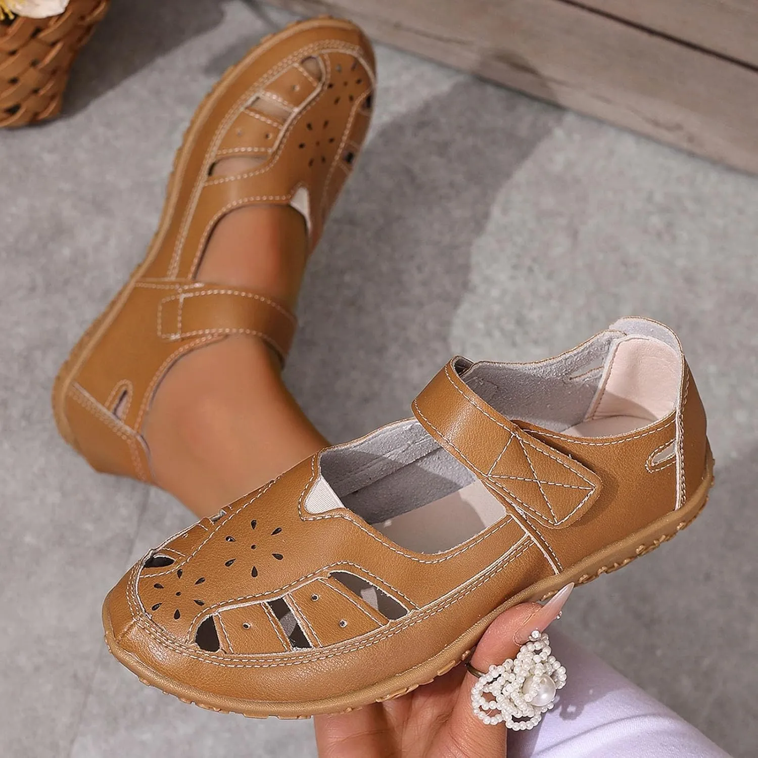 Closed Toe Sandals for Women 2025 Dressy Summer Comfortable Flat Sandals with Arch Support Casual Hollow Out Flat Shoes Wide Width Trendy Sandal Dress Shoes