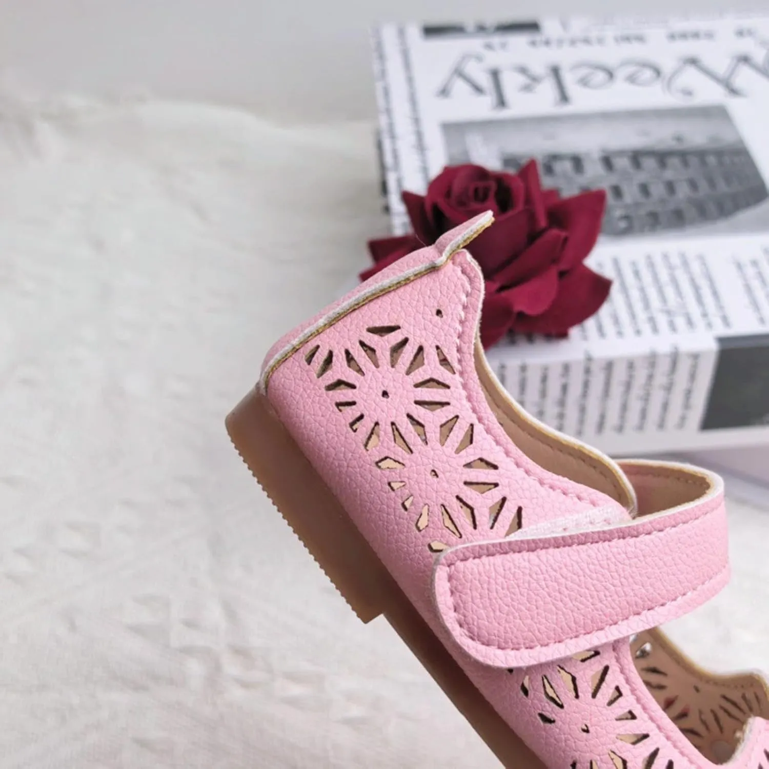 Cosplay Dance Shoes New Girls Princess Shoes with Hollow Out Design Fashionable Soft Soled Leather