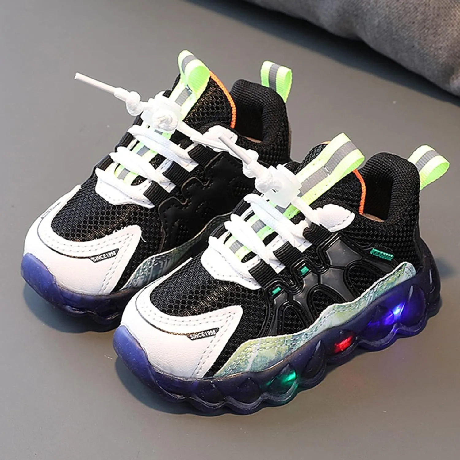Kids Sneakers 1-6 Years Children Baby Girls Boys Sneakers Bling Led Light Fashion Lace Up Sport Shoes White Sneakers