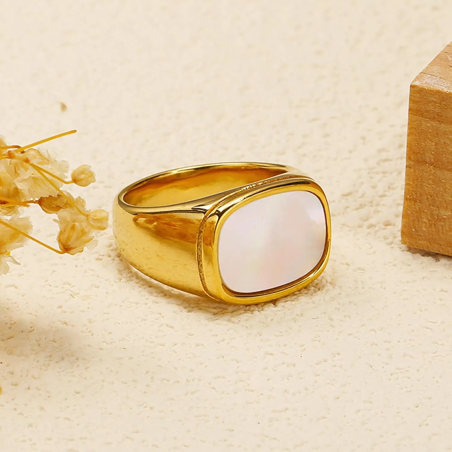 Loqimu Minimalist Chunky Rings Gold Stainless Steel Statement Rings for Women Teen Girls White Shell Charm Stackable Midi Rings 6 7 8 Wedding Band Eternity Rings