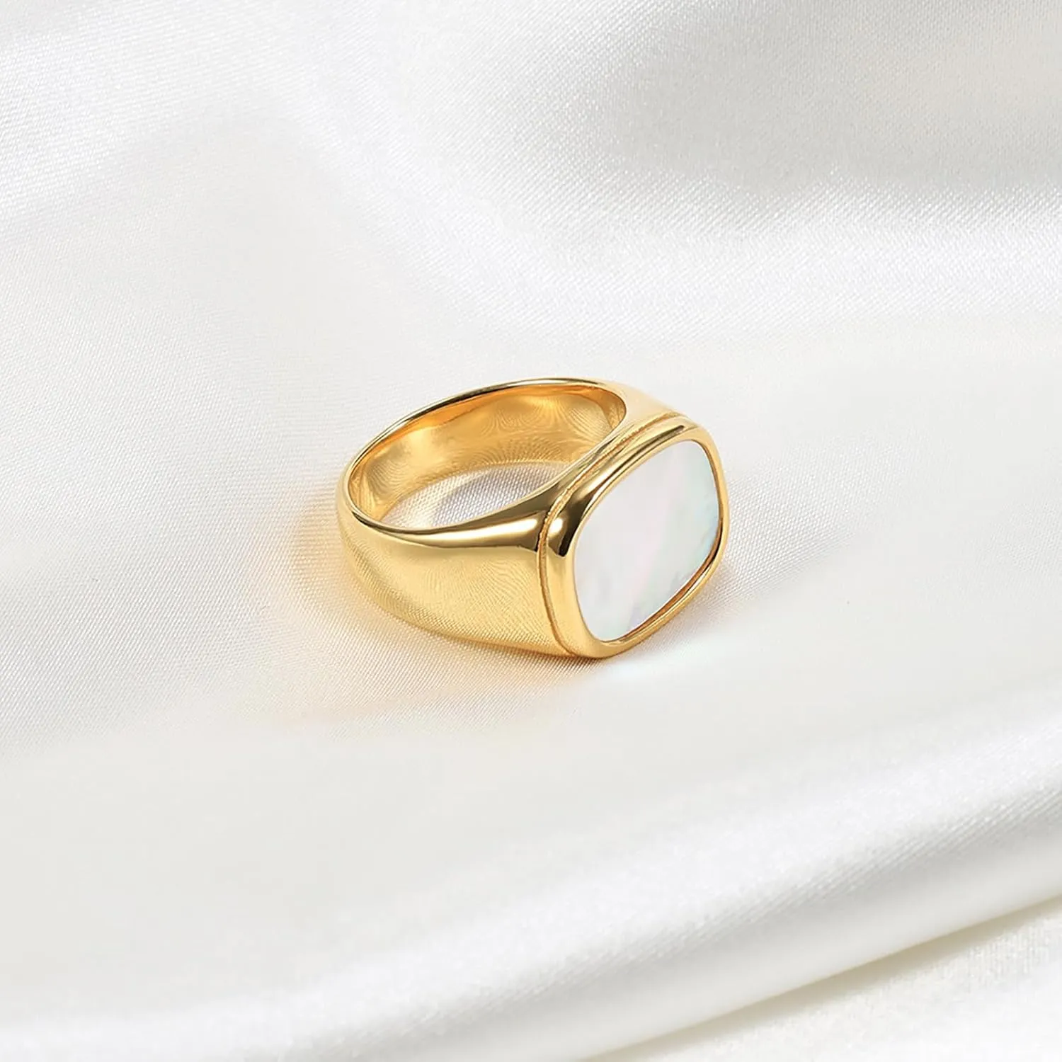 Loqimu Minimalist Chunky Rings Gold Stainless Steel Statement Rings for Women Teen Girls White Shell Charm Stackable Midi Rings 6 7 8 Wedding Band Eternity Rings