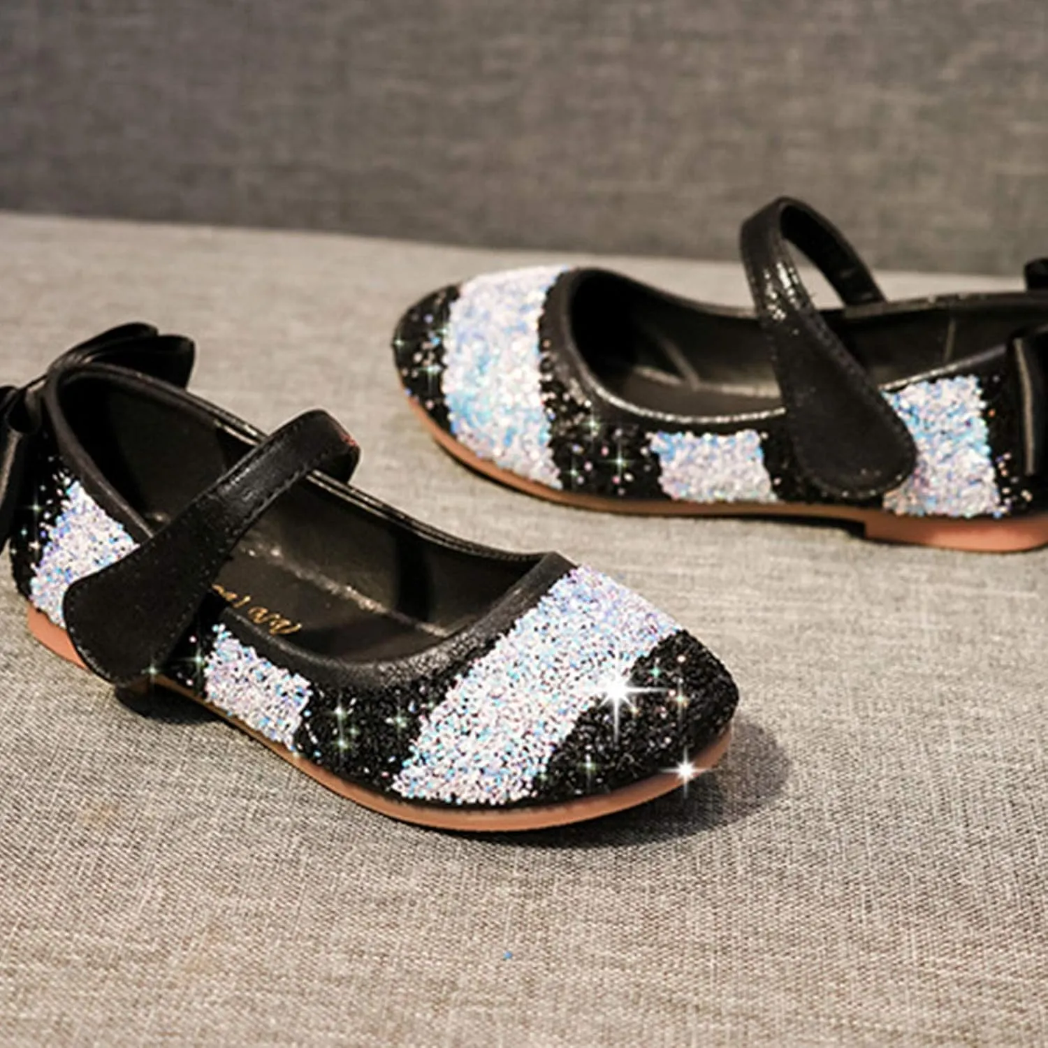 OMEARK Girls Sparkly Party Shoes, Round Head Glitter Princess Flat Dress Shoes, Children's Stylish Soft-Soled Dress Up Shoes with Heel Bowknot, Breathable Waterproof Plus Size Sandals