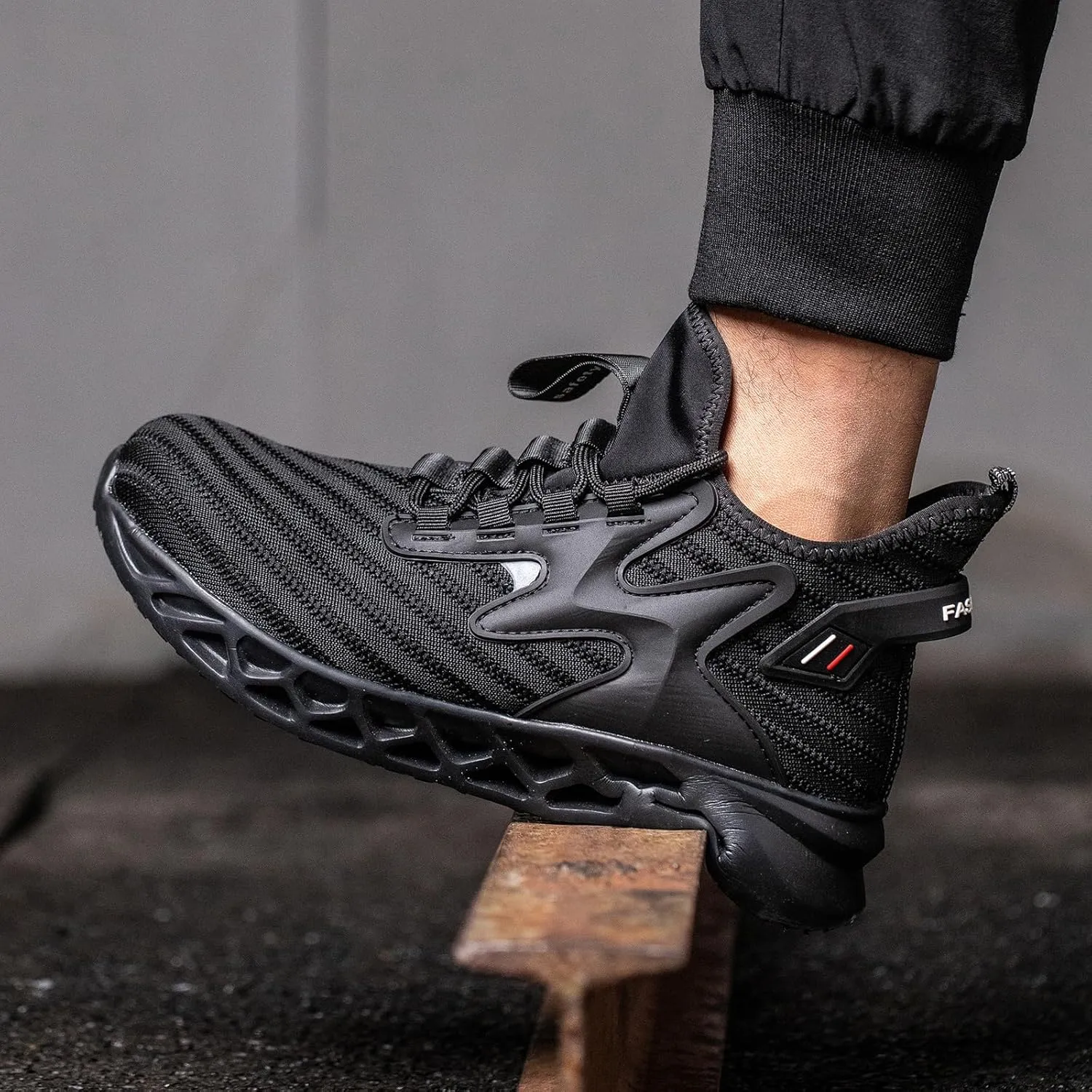 Steel Toe Work Shoes for Men Women Lightweight Comfortable Industrial & Construction Work Safety Sneakers