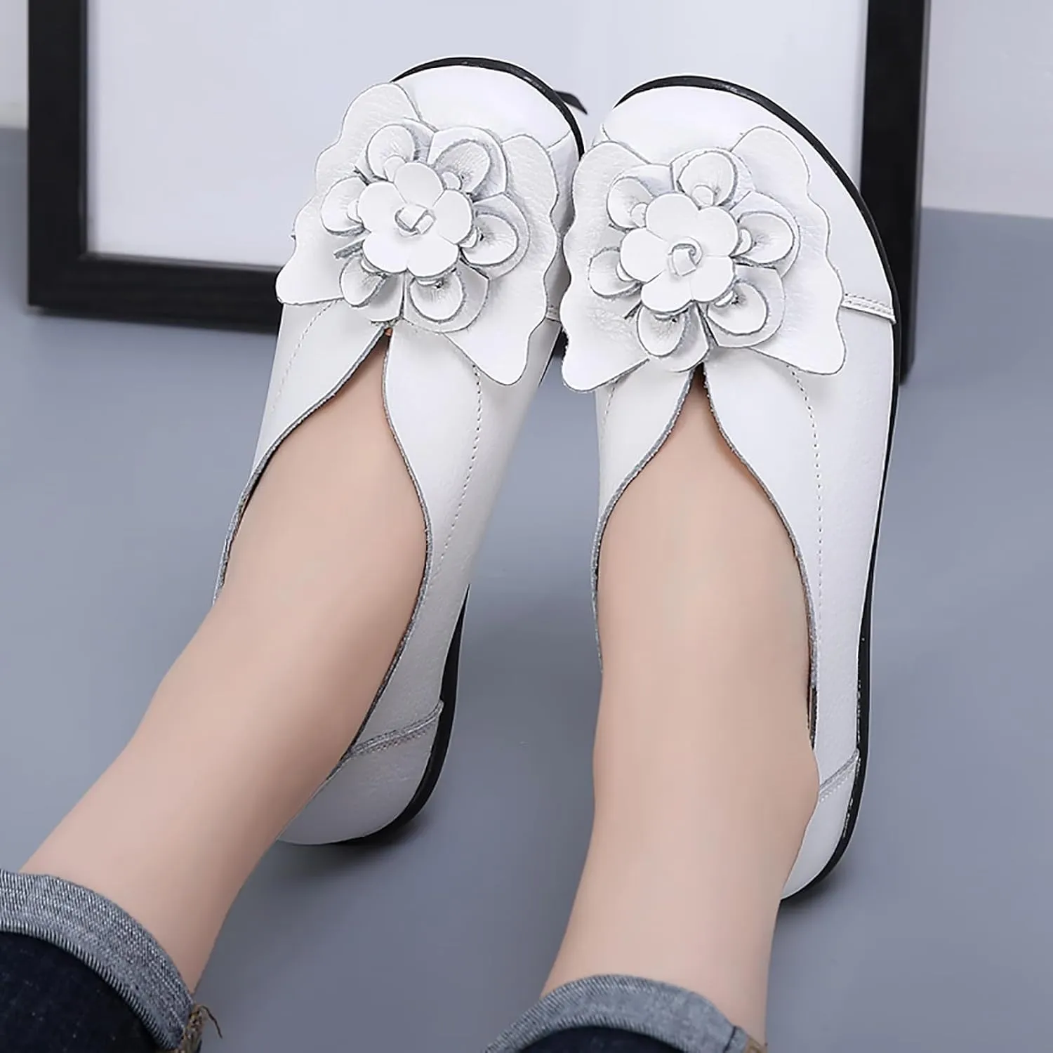 Women's Leather Loafers Comfortable Flat Shoes Slip On Round Toe Wide Width Loafers Comfortable Walking Working Driving Long Standing Fashion Soft Cushion Shoes