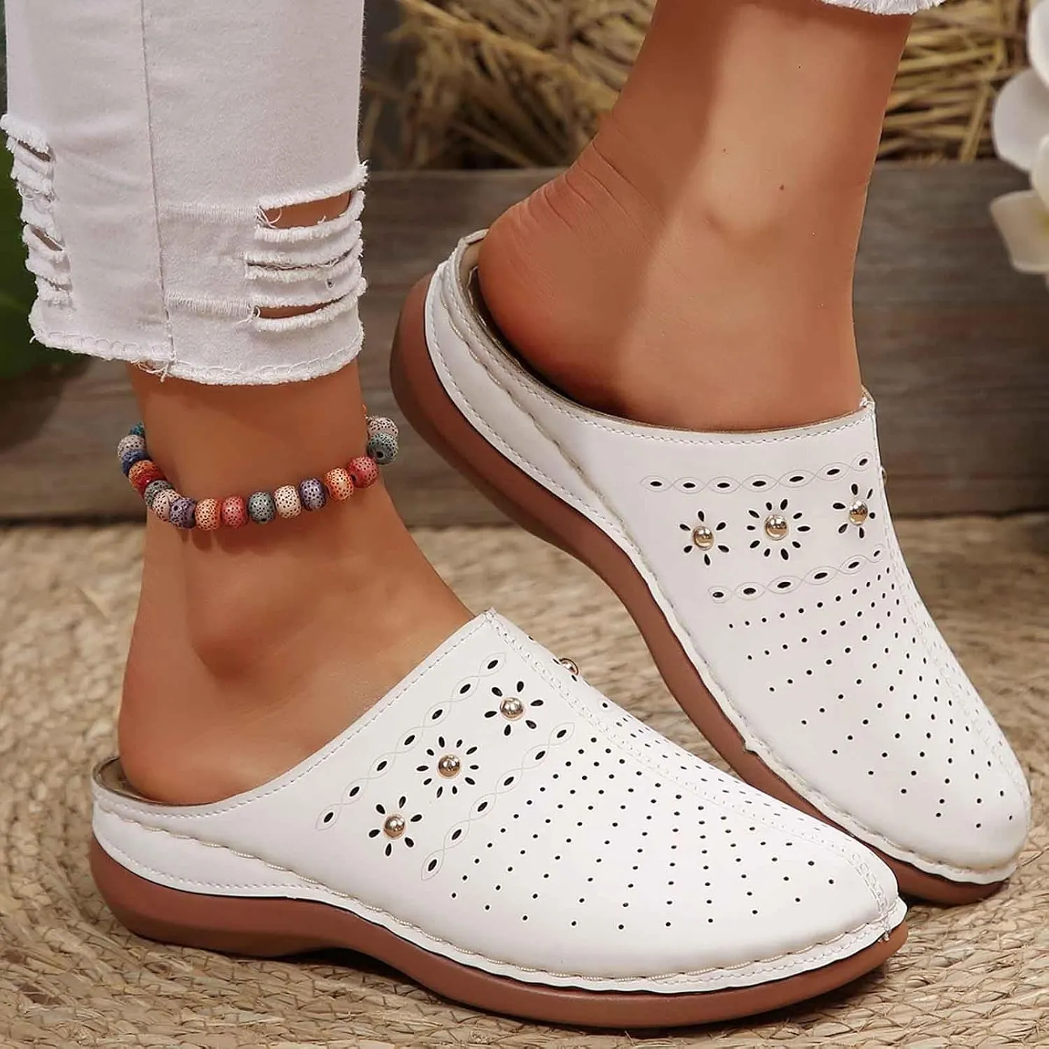 Women's Slippers Comfortable Casual Footwear Spring and Summer with Closed Toe Design Perfect Beach and Men Slides