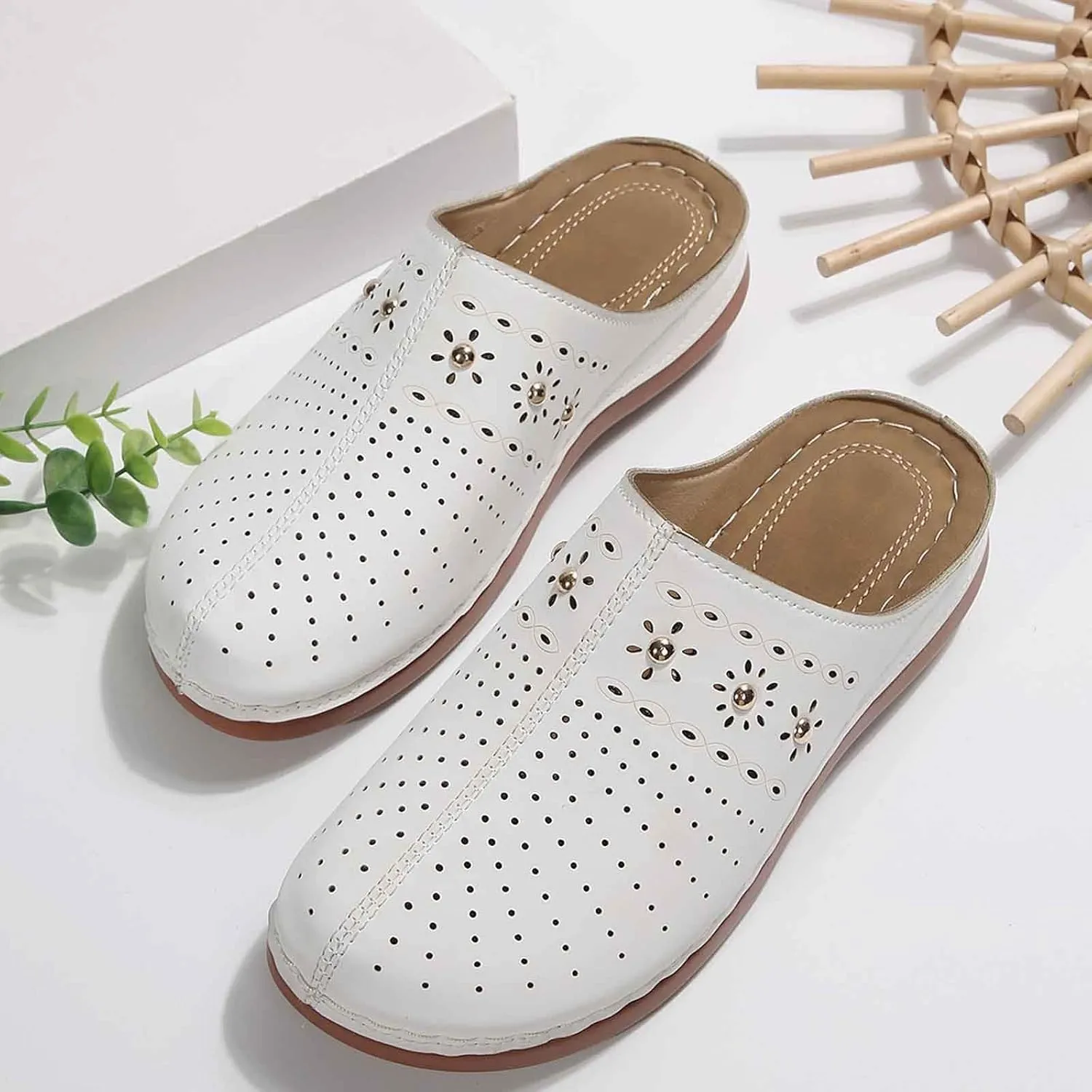 Women's Slippers Comfortable Casual Footwear Spring and Summer with Closed Toe Design Perfect Beach and Men Slides