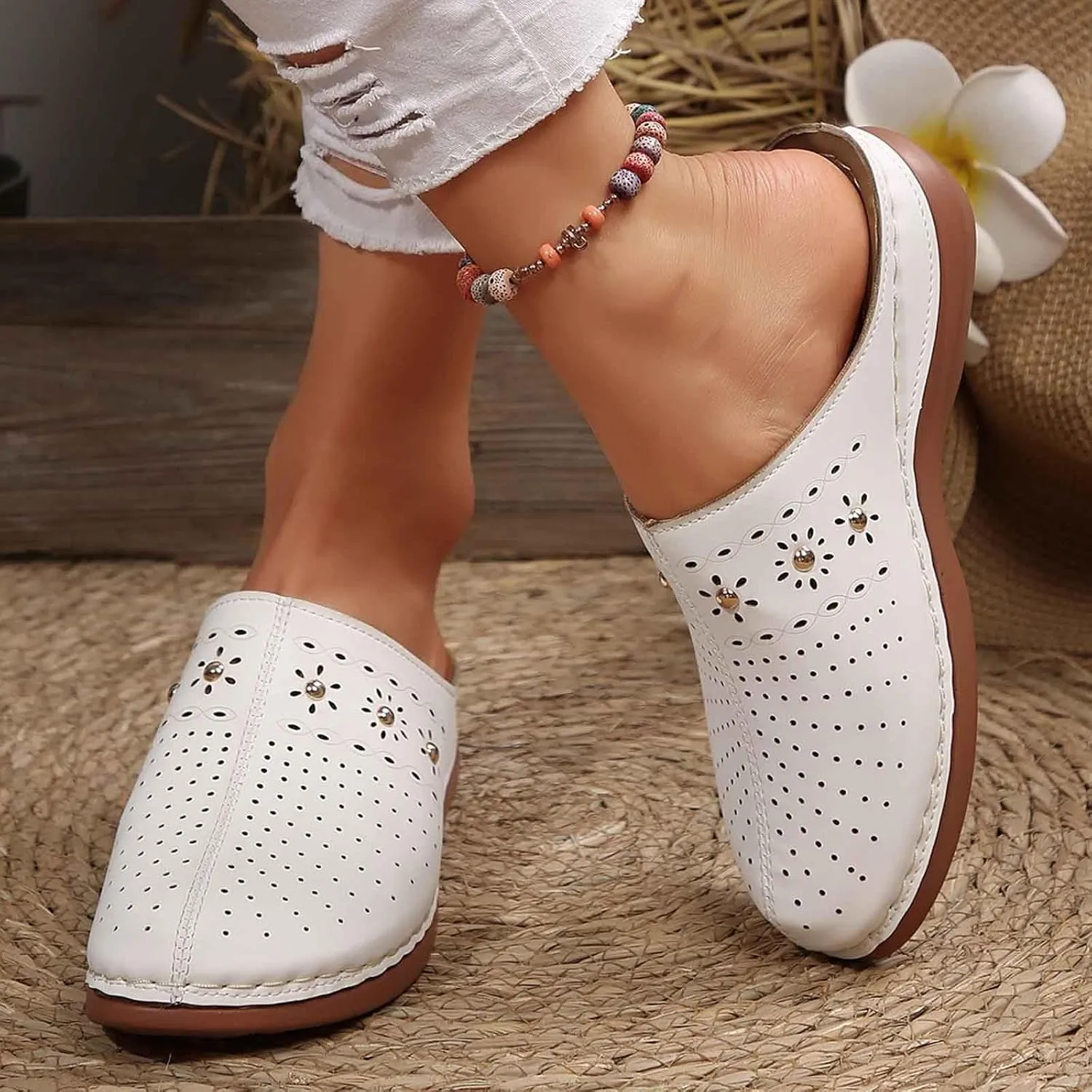 Women's Slippers Comfortable Casual Footwear Spring and Summer with Closed Toe Design Perfect Beach and Men Slides