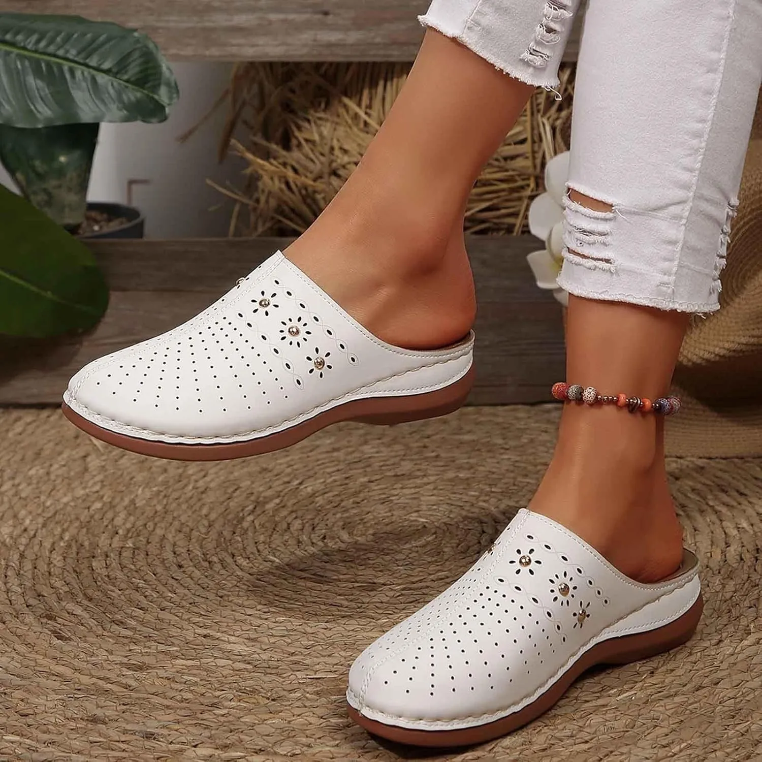 Women's Slippers Comfortable Casual Footwear Spring and Summer with Closed Toe Design Perfect Beach and Men Slides