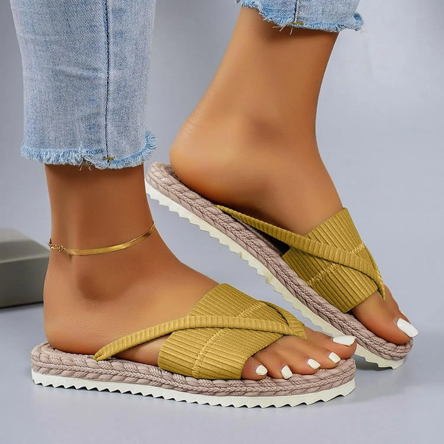 Womens Summer Fashionable Flat Sandals 2025 Casual Open Toe Straw Woven Flat Thong Dressy Flip Flops Beach Thick Sole Wide Beach Breathable Comfortable Walking Outdoor Slippers